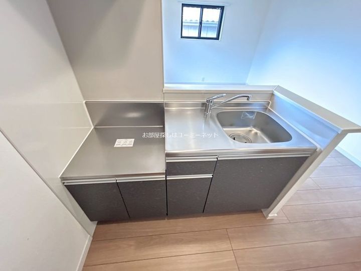 鹿児島県姶良市東餅田の賃貸マンションのキッチン