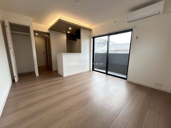 鹿児島県姶良市東餅田の賃貸マンションの居間