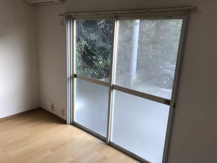 ニクソン アパート101の居間