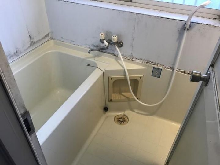 ニクソン アパート101の風呂