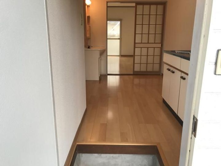 ニクソン アパート101の玄関