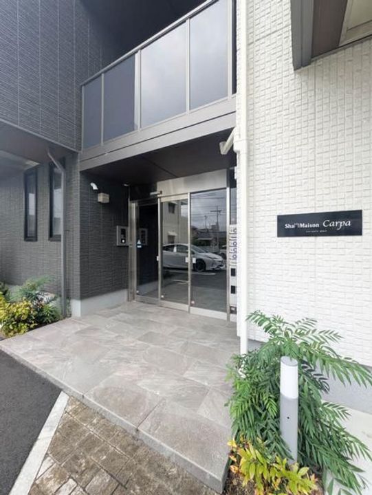 シャーメゾン カルパ302の玄関