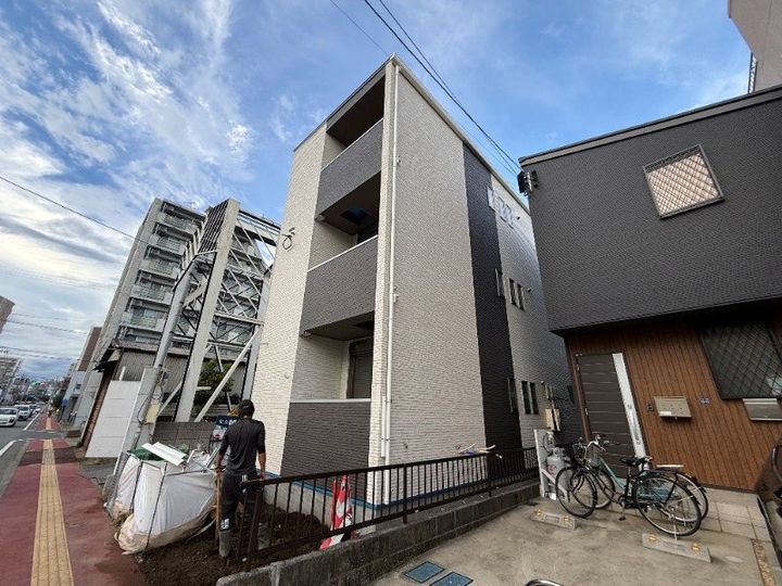 R-smart W 熊大病院の外観