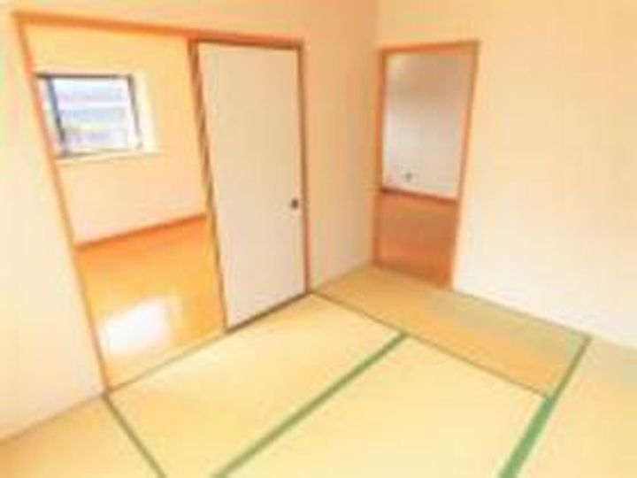 プレステージ中郷302の玄関