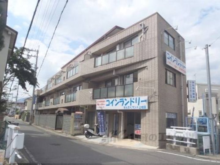 プルミエール五条桂201の外観