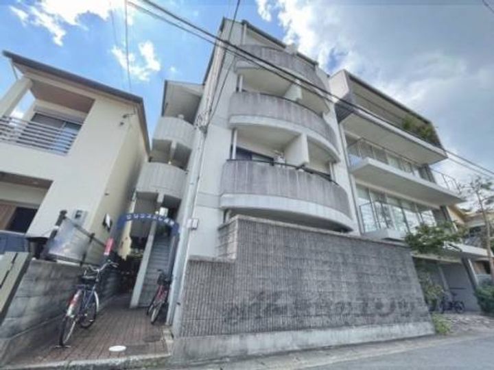サンクスパレ南巽301の外観