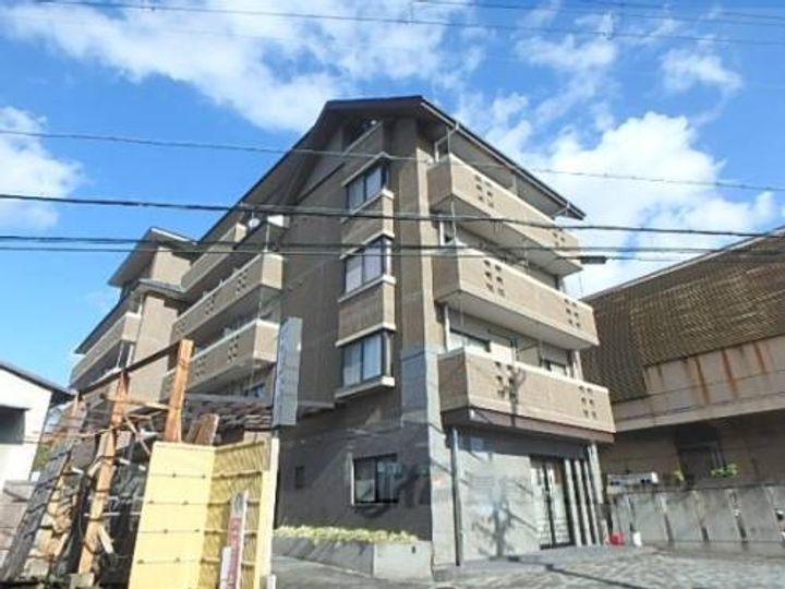 PALACE FIRST Q310の外観