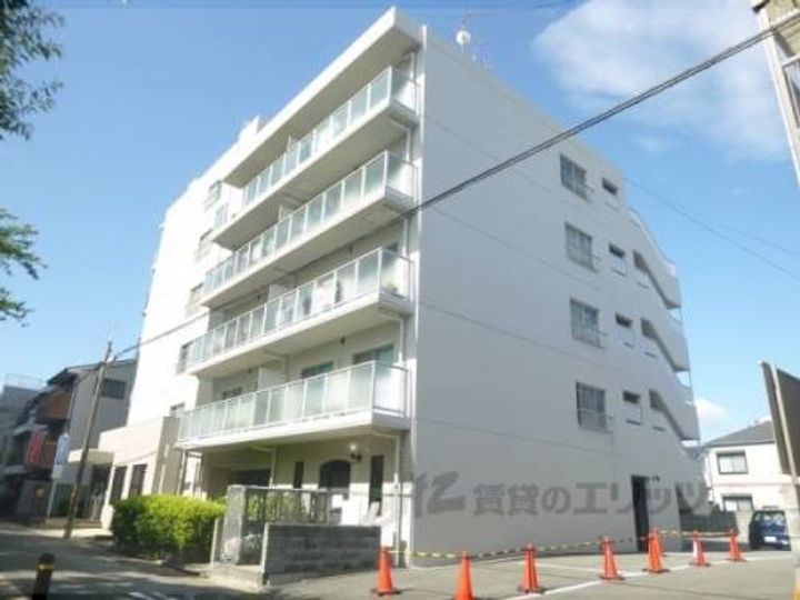 S.T.MONの外観