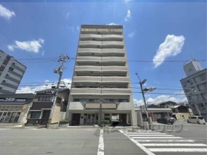 パインフィールド二条城202の外観