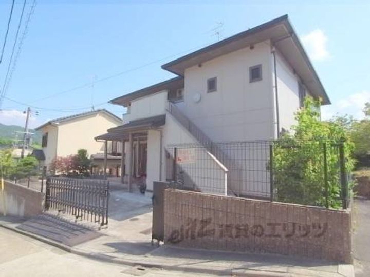 メイプルハウス西端203の外観