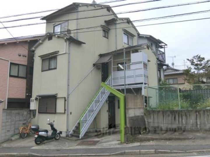 京都府京都市右京区宇多野御屋敷町(一戸建)の賃貸物件1-2Fの外観