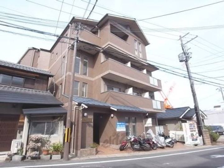 エリーフラッツ嵐山の外観
