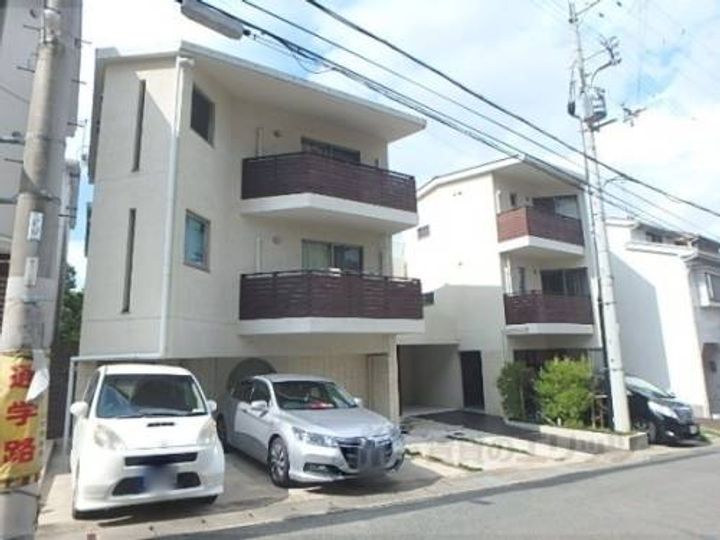 PARK HILLS OYAKE VILLA 3302の外観