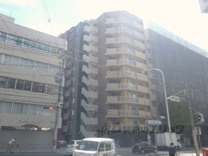 プレサンスロジェ山科音羽402の外観