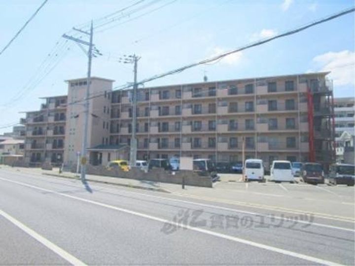 プルーリオン亀岡105の外観