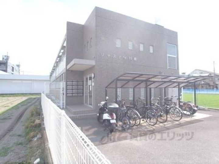 ジャスティ川島の外観