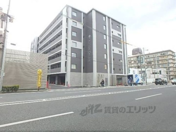 クリスタルグランツ京都西大路の外観