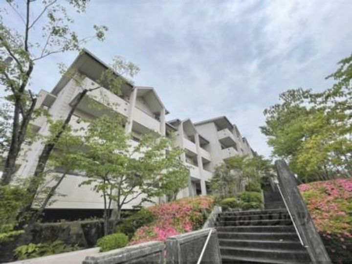 ヒルクレストあやめ池の外観