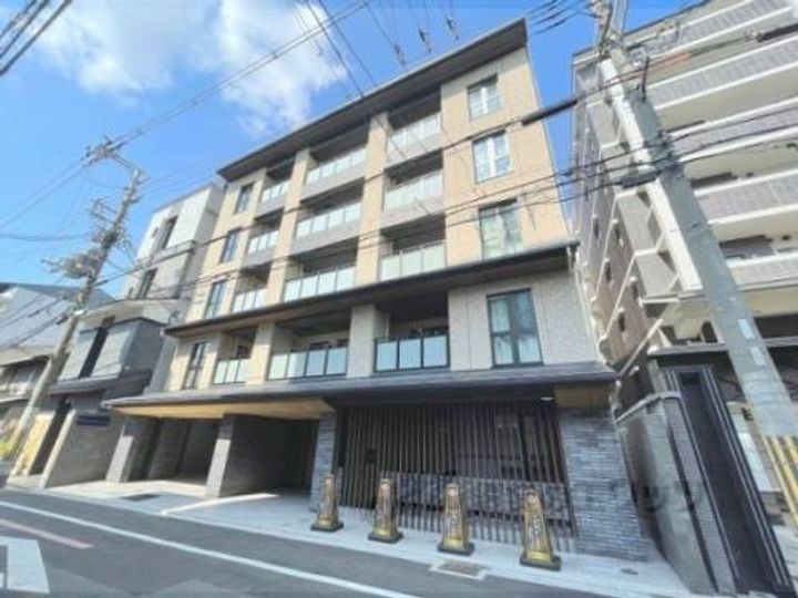 パラドール四条烏丸グレイス402の外観