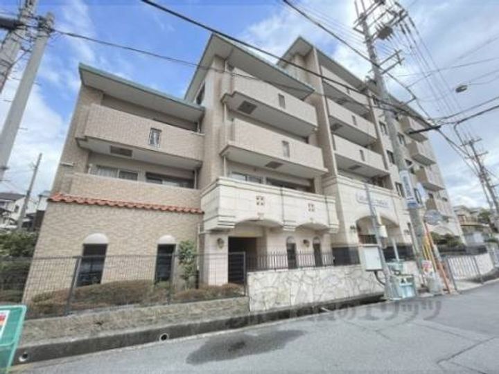 グローバル富雄502の外観