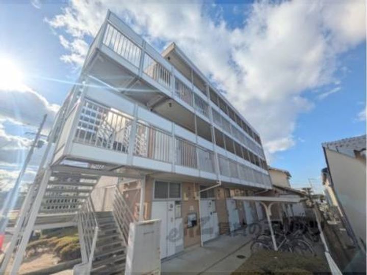 レオパレスタカラの外観