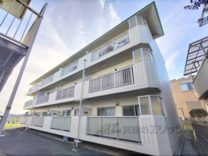 ハタハイツの外観