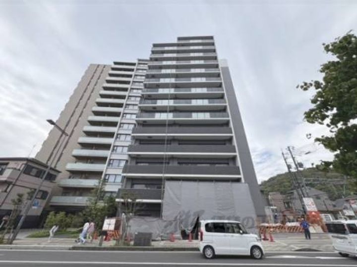 プレサンス大津京町ベルリーヴァの外観
