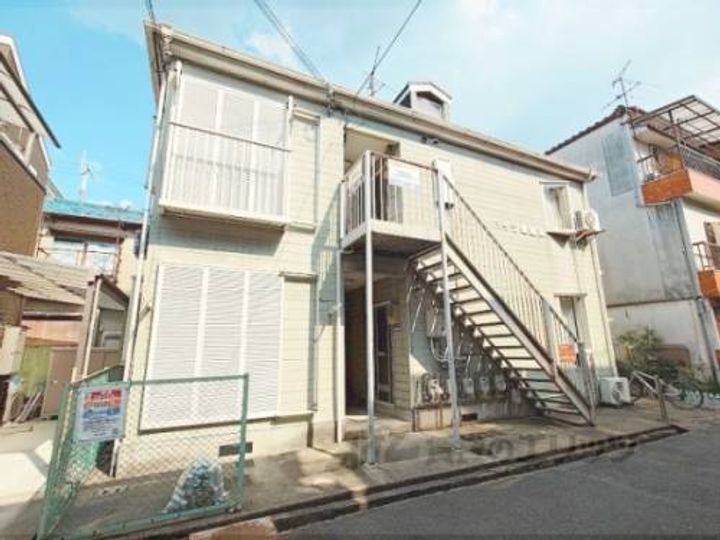 ハイツ嵯峨根101の外観