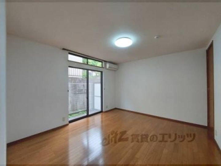 シャンツェ102の寝室