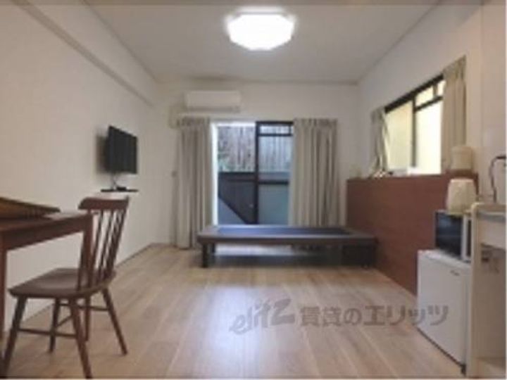 フラワー レジデンス HARE祇園203の寝室