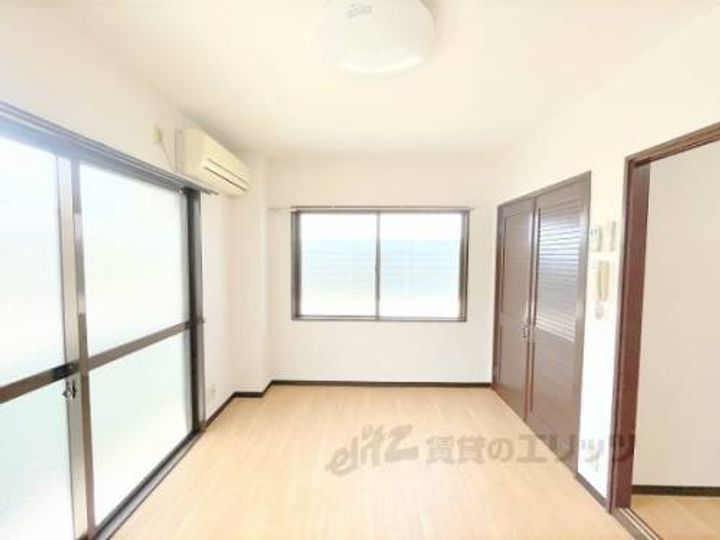 ソサエティ椥辻201の寝室