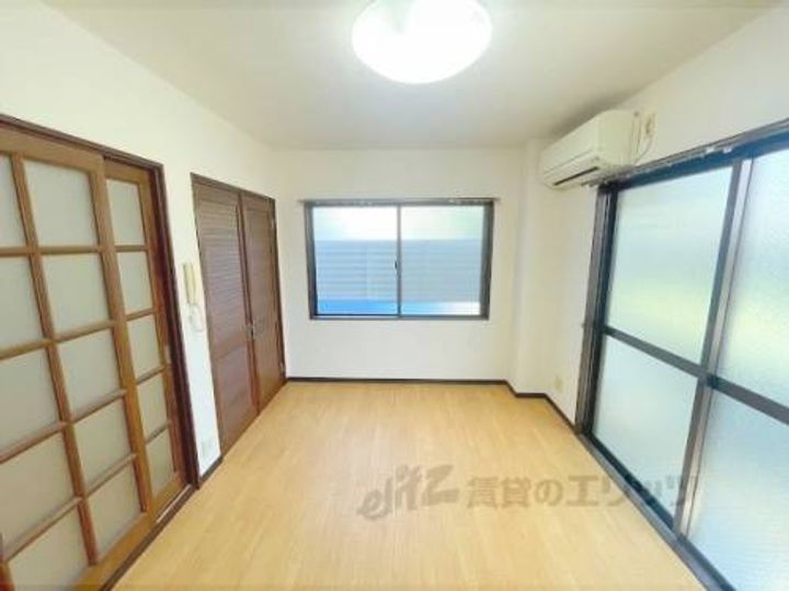 ソサエティ椥辻202の寝室