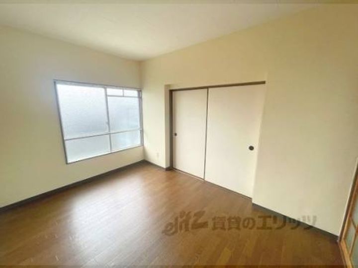 シャトー広見402の寝室