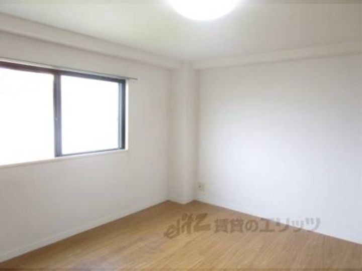 ネオハイム松尾301の寝室