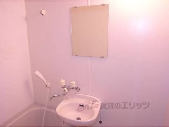 リバーサイド墨染302の風呂