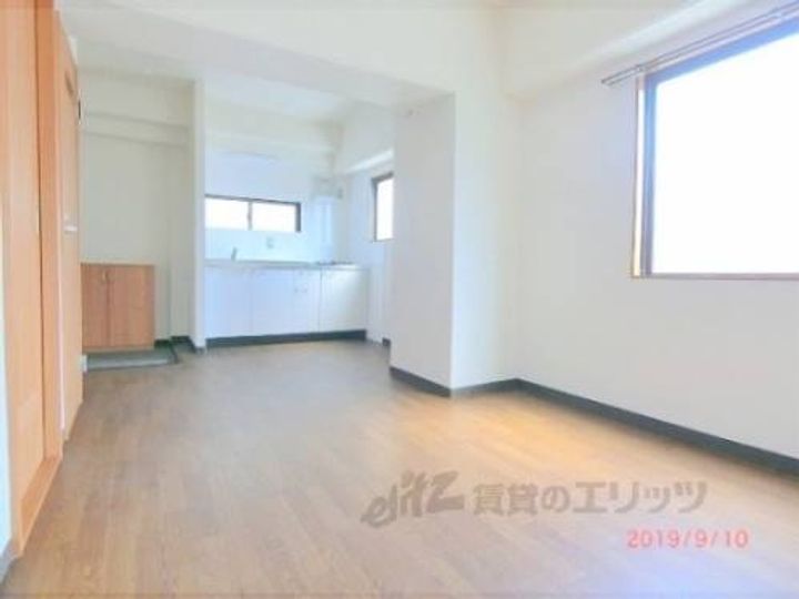 コスモ室町305の寝室