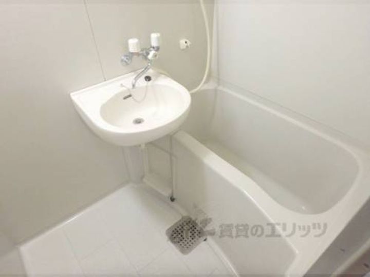 ラ・フロール小山113の風呂