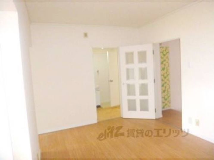 メゾンドール東条202の玄関