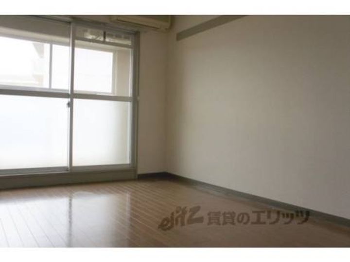 グラフィーネ草津野路201の寝室