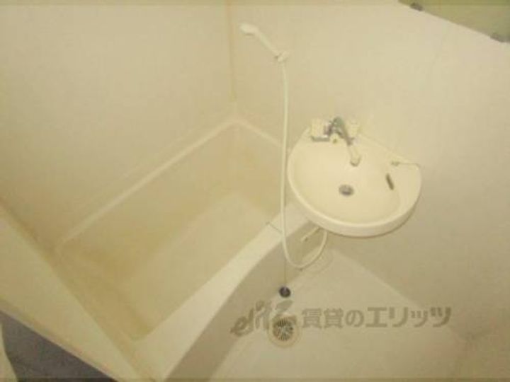 グラフィーネ草津野路505の風呂