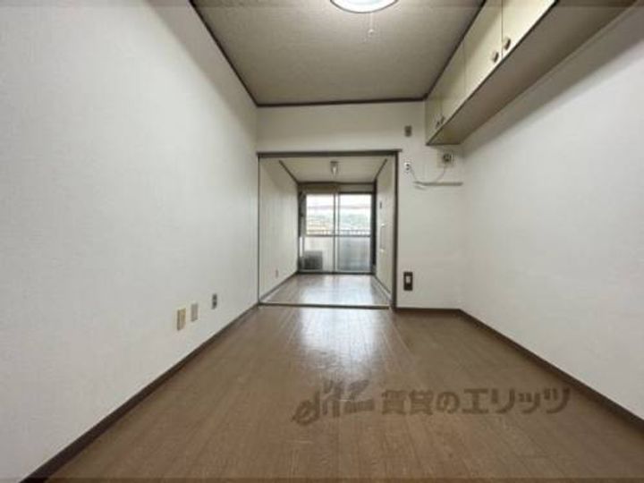 第1レジデンス春田122の寝室