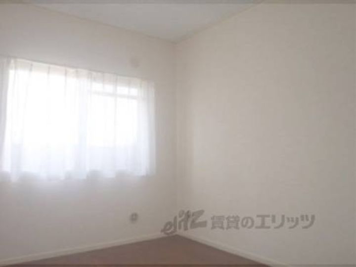 嵯峨野ロイヤルハイツ303の寝室