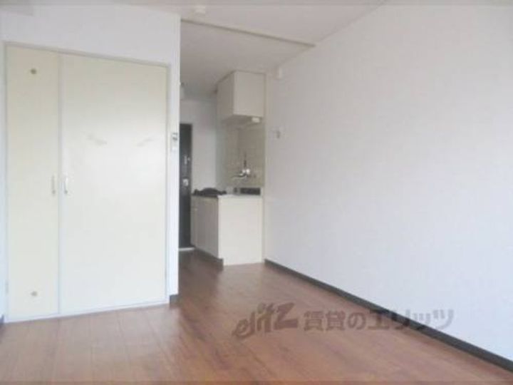 アークハイツ嵯峨嵐山402の寝室