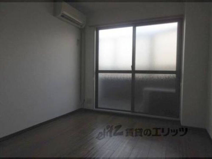 アークハイツ嵯峨嵐山402の寝室