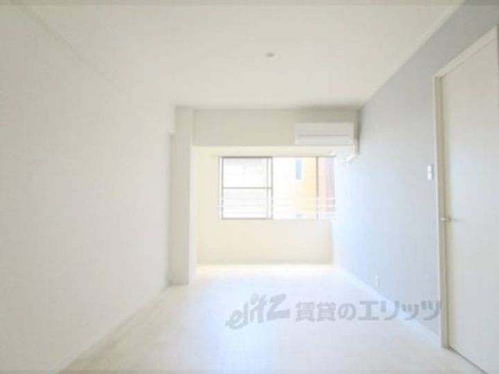 イヌイ星の子ハイツ505の玄関