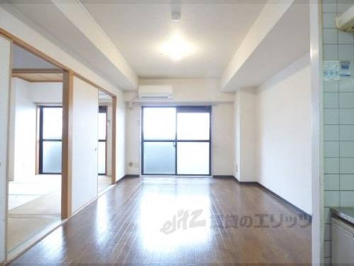 メゾン・ド・リッツ208の玄関