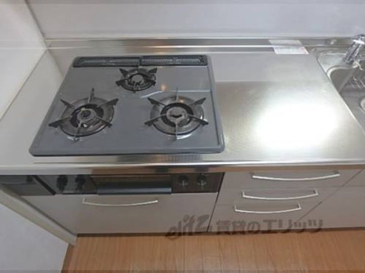 グランドハイツ嵯峨野301のキッチン