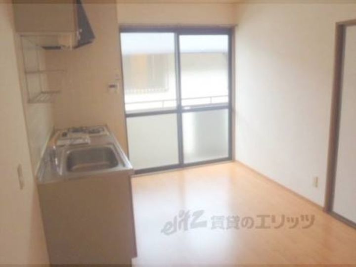 ハイカムール上桂の玄関