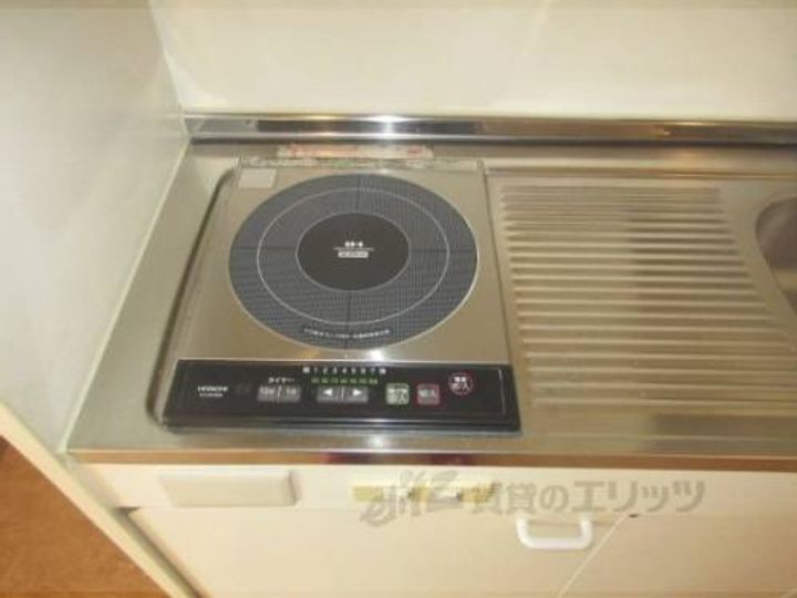 ドゥエル嵯峨の荘401のキッチン