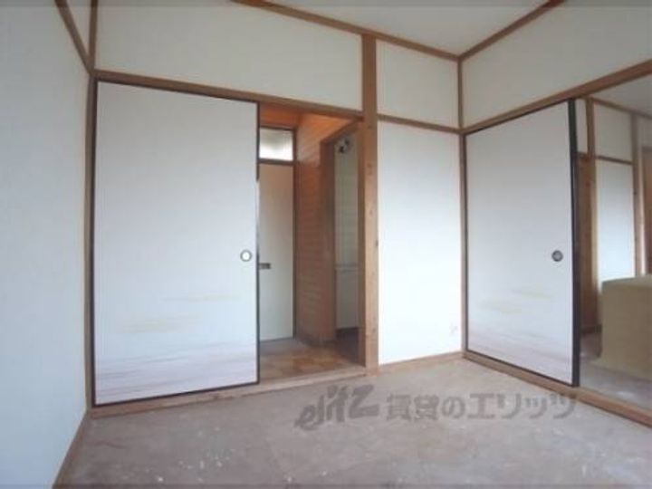 岡部マンション2F-5の寝室